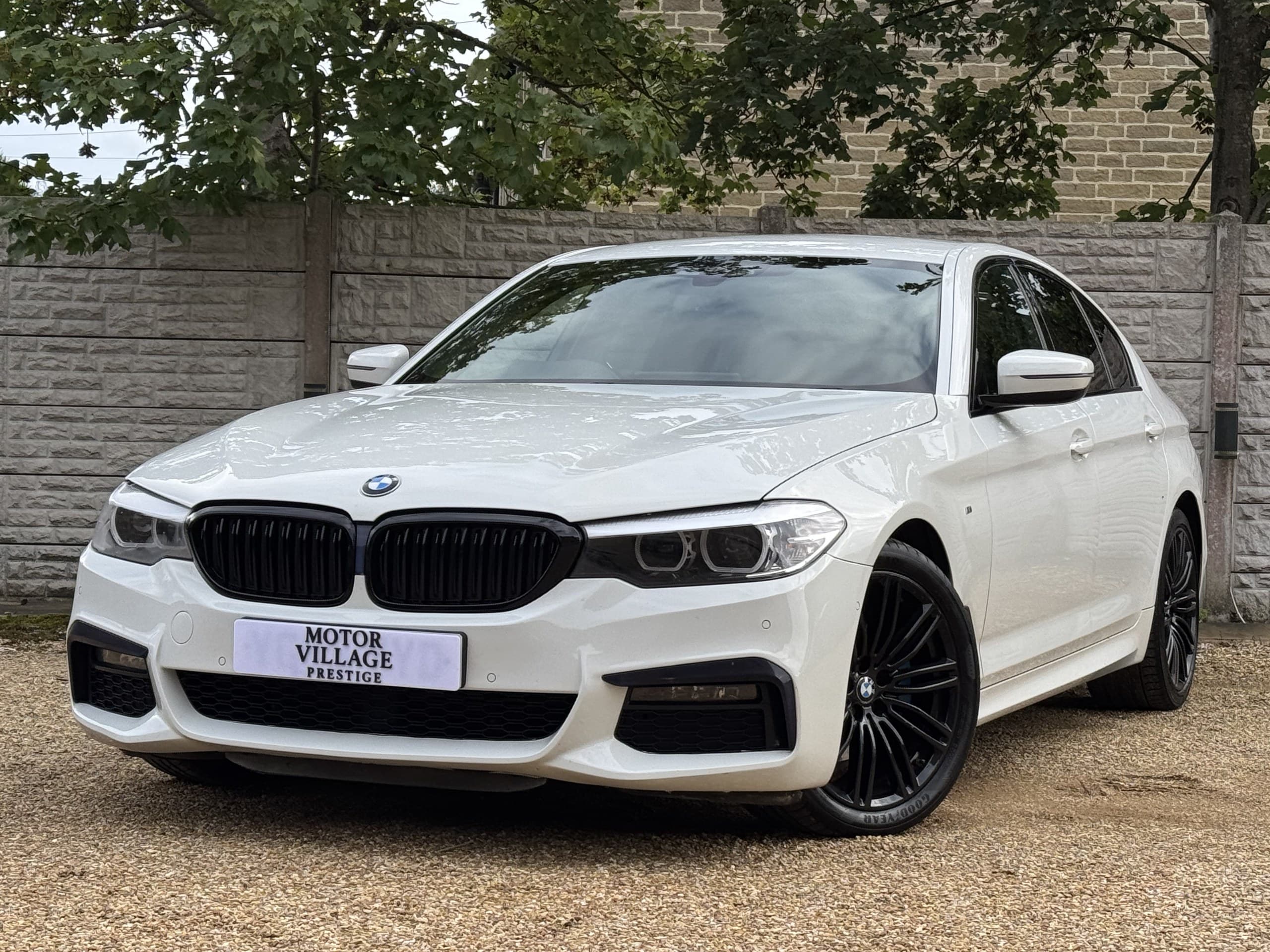 2019 BMW 5 Series — photo 1